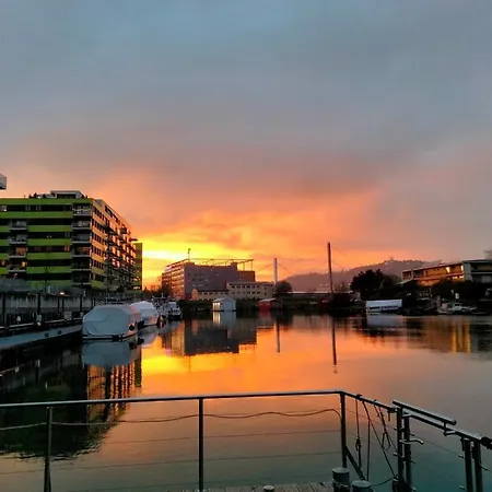 Waterside Living - Hausboot Botel