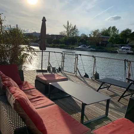 Botel Waterside Living - Hausboot Linz
